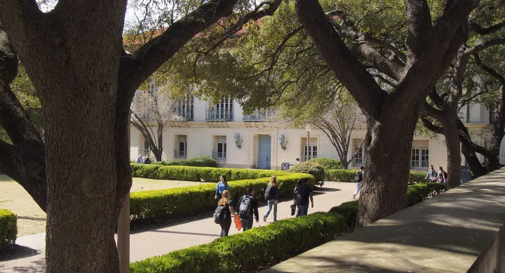 Main Mall through trees with students and Battle Hall 201514979